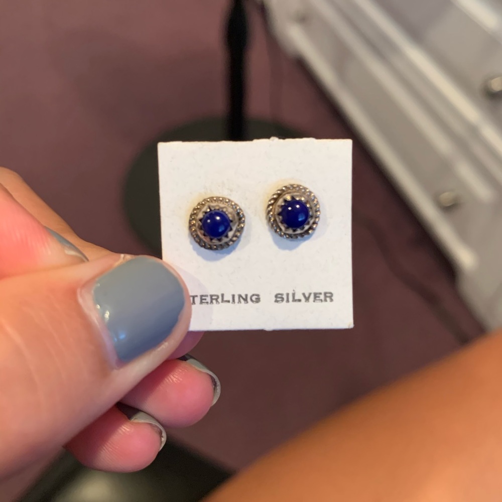 Blue stud earring - Picture 3 of 3